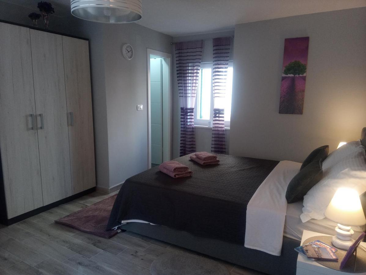 Elly Apartments Split Eksteriør billede